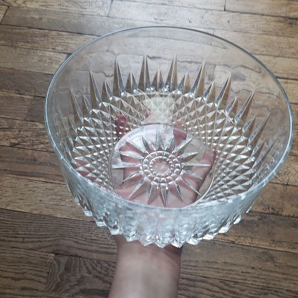 Arcoroc Serving Bowl with Sun Design 9 Inches - Picture 8 of 8